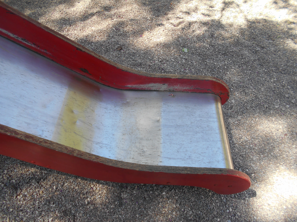 4 paidiki xara Douka