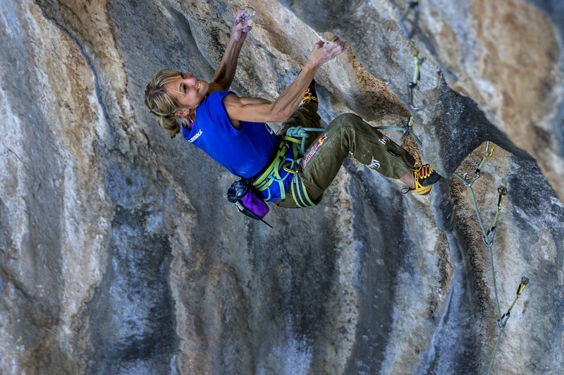 h-angela-eiter-κάνει-αναρρίχηση-στο-κυπαρίσσι-λακωνίας3