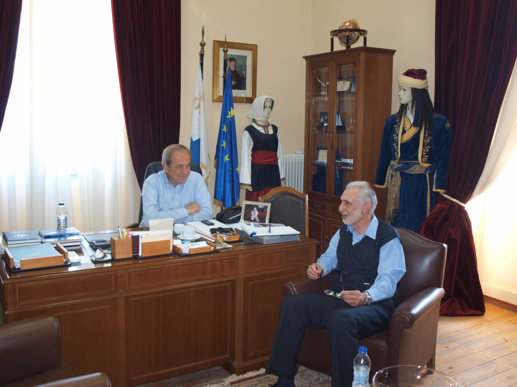 Ο Π. Ανδρεάκος με το συνεργάτη του ΛΤ Γ. Ανωγειάτη