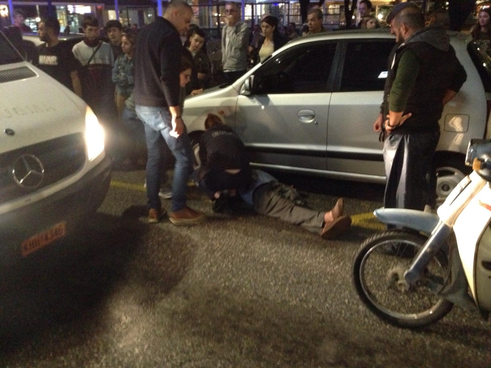 &Delta;ί&kappa;&upsilon;&kappa;&lambda;&omicron; &pi;&alpha;&rho;έ&sigma;&upsilon;&rho;&epsilon; &kappa;&alpha;&iota; &tau;&rho;&alpha;&upsilon;&mu;ά&tau;&iota;&sigma;&epsilon; &pi;&epsilon;&zeta;ό &sigma;&tau;&omicron; &kappa;έ&nu;&tau;&rho;&omicron; &tau;&eta;&sigmaf; &Sigma;&pi;ά&rho;&tau;&eta;&sigmaf; (&Phi;&Omega;&Tau;&Omicron;)