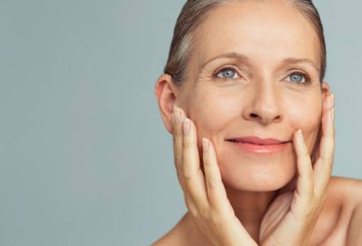 4 συνήθειες που προκαλούν ρυτίδες