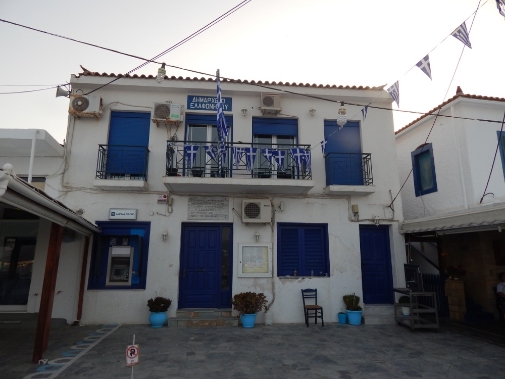 &Mu;&epsilon;ί&omicron;&nu; έ&nu;&alpha;&sigmaf; &alpha;&nu;&tau;&iota;&delta;ή&mu;&alpha;&rho;&chi;&omicron;&sigmaf; &gamma;&iota;&alpha; &tau;&omicron;&nu; Ά&gamma;&gamma;&epsilon;&lambda;&omicron; &Tau;&sigma;&iota;&rho;&iota;&gamma;&omega;&tau;ά&kappa;&eta;