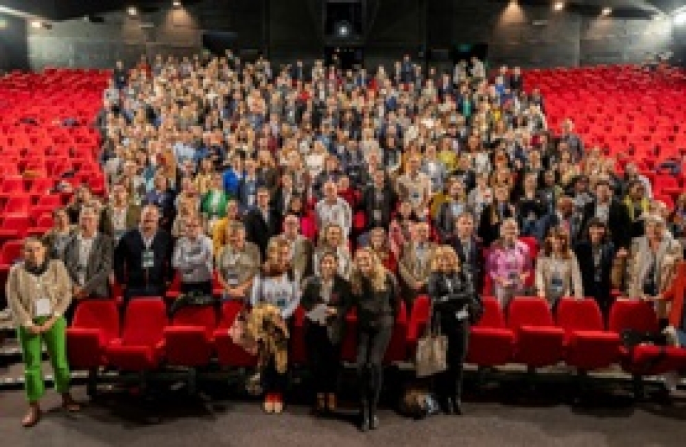 &Sigma;&epsilon; &epsilon;&upsilon;&rho;&omega;&pi;&alpha;ϊ&kappa;ό &sigma;&upsilon;&nu;έ&delta;&rho;&iota;&omicron; &sigma;&tau;&eta; &Gamma;&alpha;&lambda;&lambda;ί&alpha; &eta; &Alpha;&nu;&alpha;&pi;&tau;&upsilon;&xi;&iota;&alpha;&kappa;ή &Pi;ά&rho;&nu;&omega;&nu;&alpha;