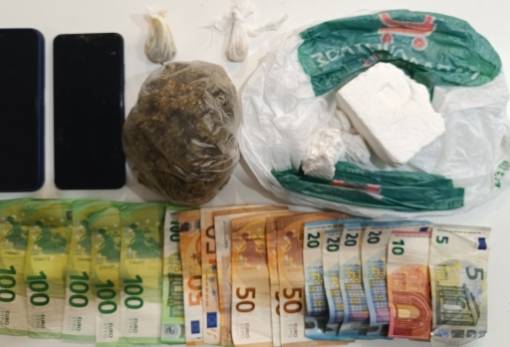 «Κοκτέιλ» ναρκωτικών σε όχημα στην ΕΟ Σπάρτης-Γυθείου