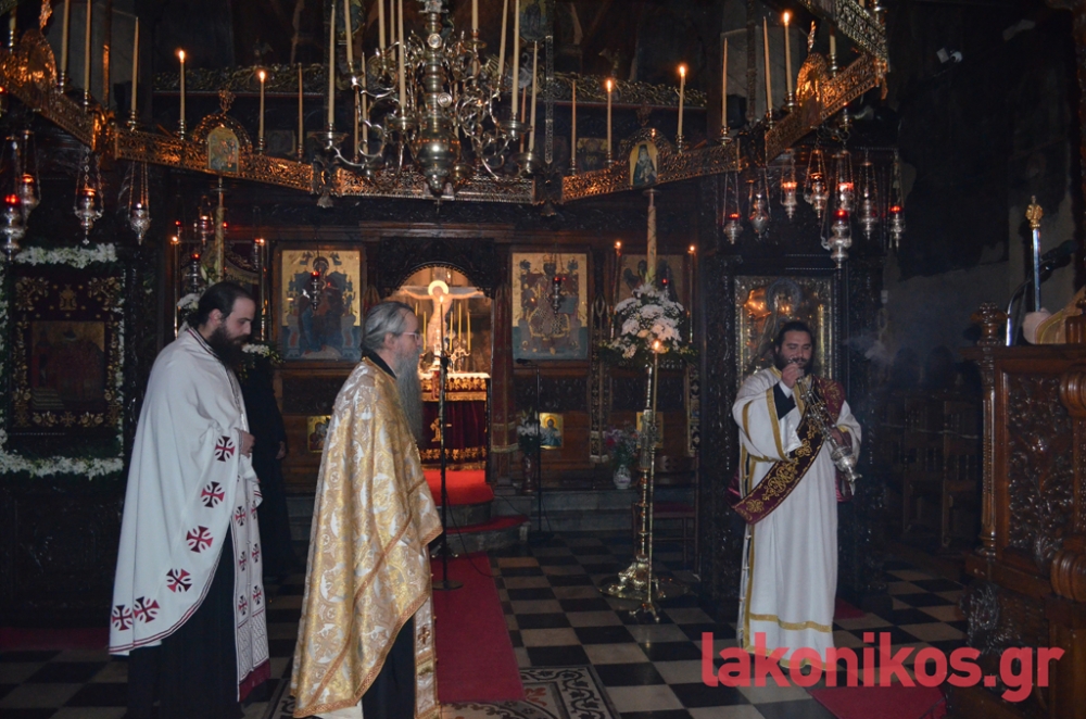 &Mu;&epsilon; &epsilon;&kappa;&kappa;&lambda;&eta;&sigma;&iota;&alpha;&sigma;&tau;&iota;&kappa;ή &mu;&epsilon;&gamma;&alpha;&lambda;&omicron;&pi;&rho;έ&pi;&epsilon;&iota;&alpha; &omicron; &epsilon;&sigma;&pi;&epsilon;&rho;&iota;&nu;ό&sigmaf; &sigma;&tau;&omicron;&upsilon;&sigmaf; &Alpha;&gamma;ί&omicron;&upsilon;&sigmaf; &Tau;&epsilon;&sigma;&sigma;&alpha;&rho;ά&kappa;&omicron;&nu;&tau;&alpha; (&Phi;&Omega;&Tau;&Omicron;)