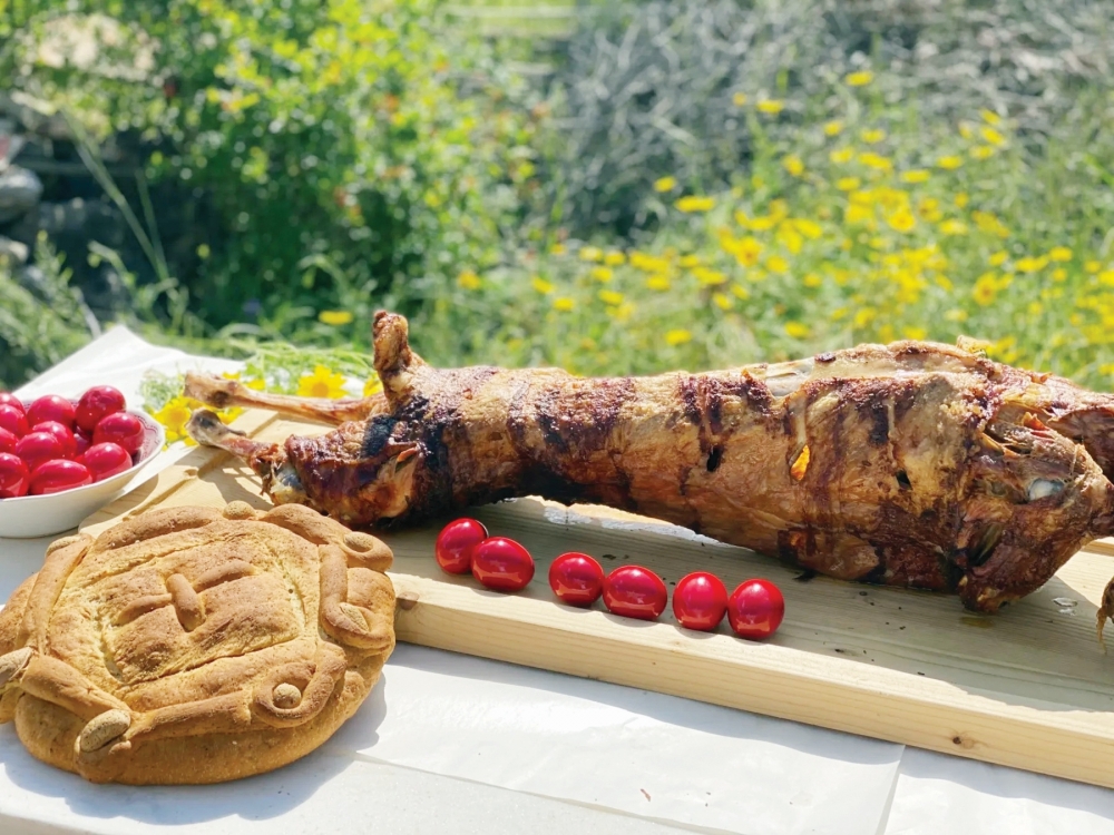 &laquo;&Alpha;&lambda;&mu;&upsilon;&rho;ό&raquo; &tau;&omicron; &phi;&epsilon;&tau;&iota;&nu;ό &pi;&alpha;&sigma;&chi;&alpha;&lambda;&iota;&nu;ό &tau;&rho;&alpha;&pi;έ&zeta;&iota; &kappa;&alpha;&iota; &sigma;&tau;&eta; &Lambda;&alpha;&kappa;&omega;&nu;ί&alpha;