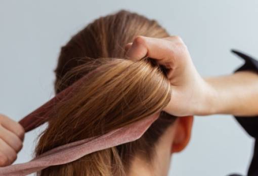 Τips που πρέπει να γνωρίζεις αν πιάνεις τα μαλλιά σου κοτσίδα