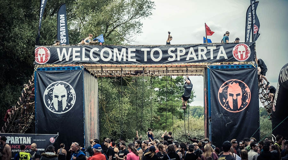 &Beta;ό&mu;&beta;&alpha;: &Mu;&epsilon;&tau;&alpha;&nu;&alpha;&sigma;&tau;&epsilon;ύ&epsilon;&iota; &sigma;&tau;&iota;&sigmaf; &Eta;&Pi;&Alpha; &gamma;&iota;&alpha; έ&nu;&alpha; &chi;&rho;ό&nu;&omicron; &tau;&omicron; 2025 &tau;&omicron; &laquo;Spartan Race&raquo;