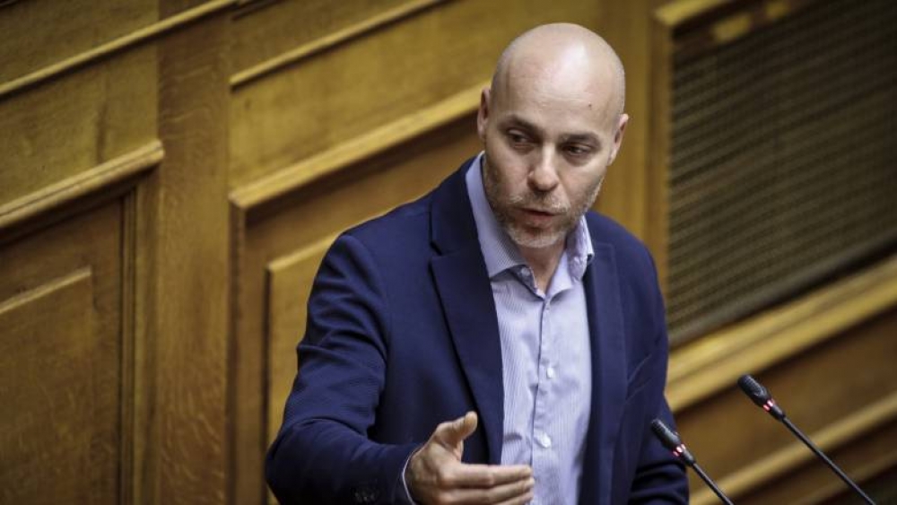 &Sigma;&tau;&eta; &Lambda;&alpha;&kappa;&omega;&nu;ί&alpha; &omicron; &upsilon;&phi;&upsilon;&pi;&omicron;&upsilon;&rho;&gamma;ό&sigmaf; &Pi;&epsilon;&rho;&iota;&beta;ά&lambda;&lambda;&omicron;&nu;&tau;&omicron;&sigmaf; &kappa;&alpha;&iota; &Epsilon;&nu;έ&rho;&gamma;&epsilon;&iota;&alpha;&sigmaf; &Gamma;&iota;ώ&rho;&gamma;&omicron;&sigmaf; &Alpha;&mu;&upsilon;&rho;ά&sigmaf;