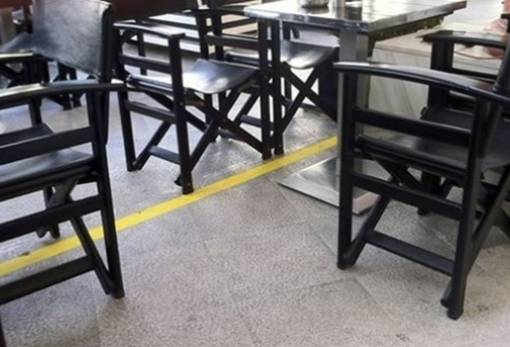 Καρέκλες…, τραπέζια… Έχω!