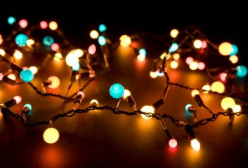 Ο σωστός τρόπος να αποθηκεύσεις τα χριστουγεννιάτικα λαμπάκια