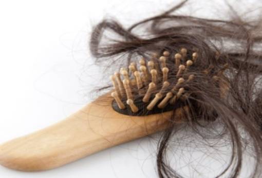 5 λόγοι που σου πέφτουν τα μαλλιά