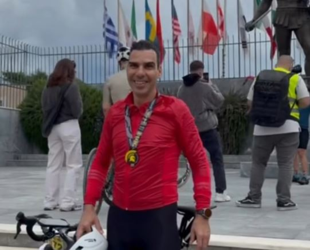 &Kappa;&alpha;&iota; &omicron; &Theta;&epsilon;&mu;&iota;&sigma;&tau;&omicron;&kappa;&lambda;έ&omicron;&upsilon;&sigmaf;, &beta;&epsilon;&beta;&alpha;ί&omega;&sigmaf;-&beta;&epsilon;&beta;&alpha;ί&omega;&sigmaf;, &sigma;&tau;&omicron; Tour de France &tau;&eta;&sigmaf; &Sigma;&pi;ά&rho;&tau;&eta;&sigmaf;