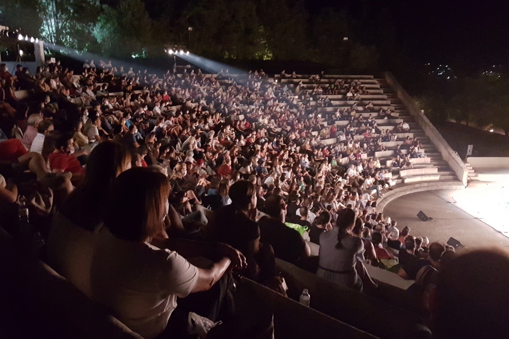 &Theta;&epsilon;&alpha;&tau;&rho;&iota;&kappa;έ&sigmaf; &pi;&alpha;&rho;&alpha;&gamma;&omega;&gamma;έ&sigmaf; &sigma;&tau;&omicron; 35&omicron; &Pi;&omicron;&lambda;&iota;&tau;&iota;&sigma;&tau;&iota;&kappa;ό &Phi;&epsilon;&sigma;&tau;&iota;&beta;ά&lambda; &tau;&omicron;&upsilon; &Sigma;&alpha;ϊ&nu;&omicron;&pi;&omicron;&upsilon;&lambda;&epsilon;ί&omicron;&upsilon;