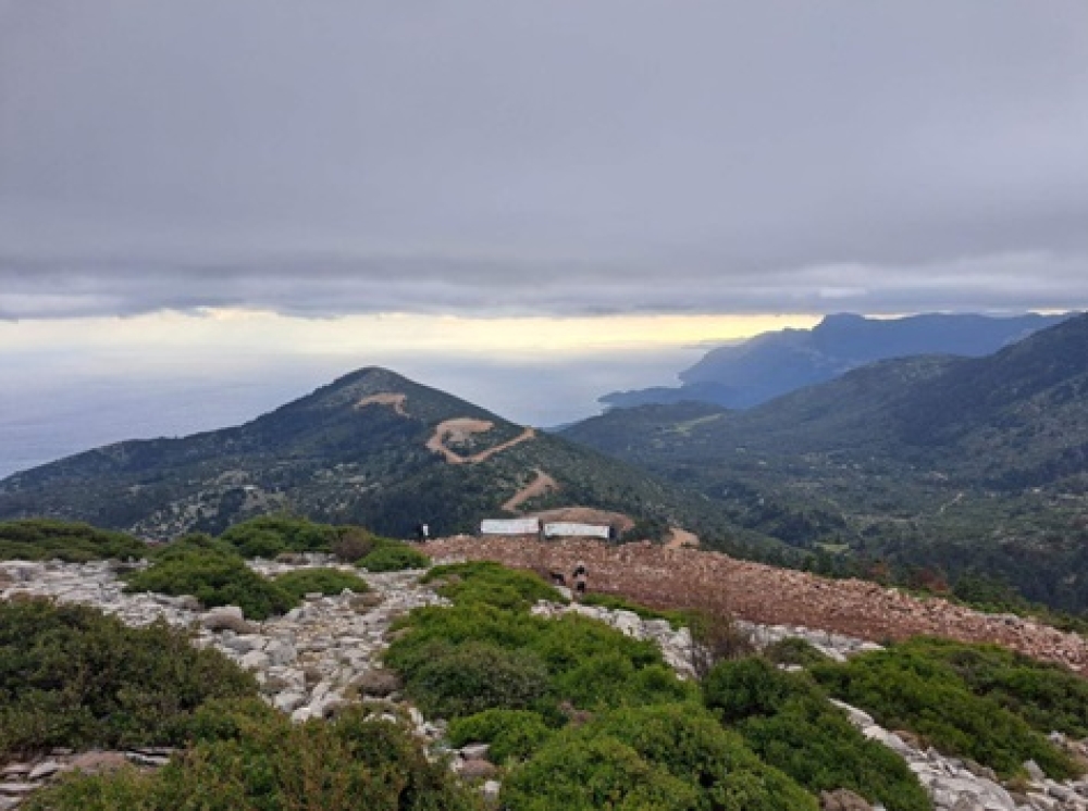 &Mu;ά&kappa;&alpha;&rho;&eta;&sigmaf; &gamma;&iota;&alpha; &laquo;&pi;ά&gamma;&omega;&mu;&alpha;&raquo; έ&rho;&gamma;&omega;&nu; &alpha;&iota;&omicron;&lambda;&iota;&kappa;ώ&nu; &pi;ά&rho;&kappa;&omega;&nu;: &laquo;&Mu;&iota;&alpha; &pi;&rho;ώ&tau;&eta; &nu;ί&kappa;&eta; &gamma;&iota;&alpha; &tau;&omicron; &Kappa;&upsilon;&pi;&alpha;&rho;ί&sigma;&sigma;&iota; &kappa;&alpha;&iota; &tau;&alpha; &Pi;&epsilon;&lambda;&epsilon;&tau;ά&raquo;