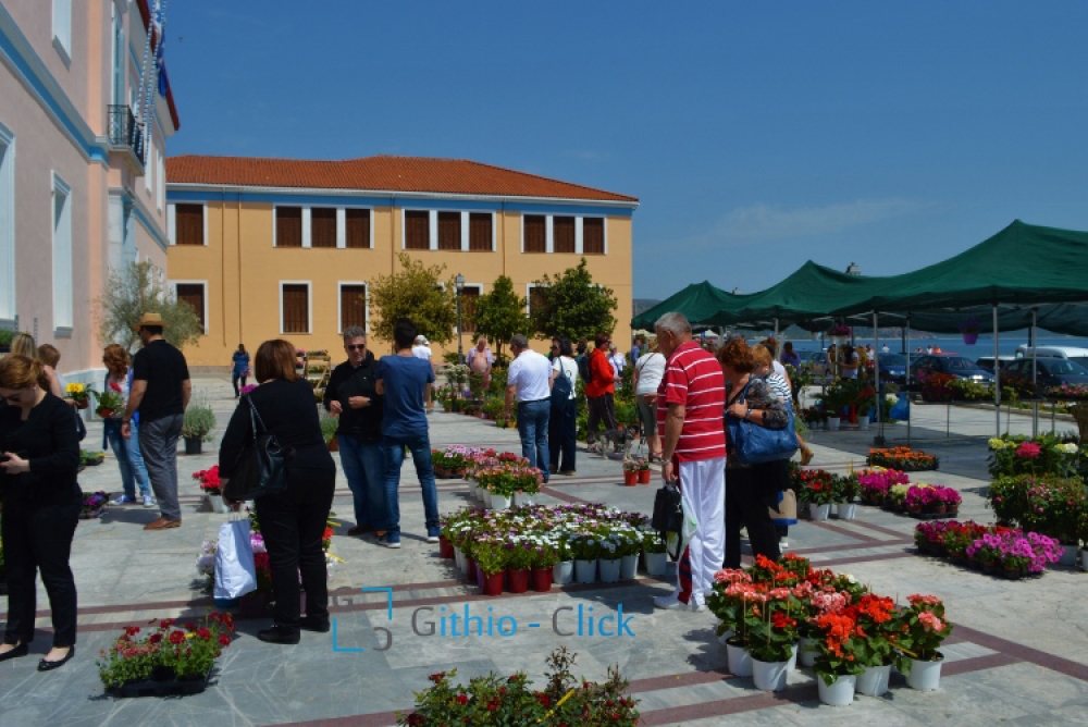 &laquo;&Pi;&lambda;&eta;&mu;&mu;ύ&rho;&iota;&sigma;&epsilon;&raquo; &mu;&epsilon; &chi;&rho;ώ&mu;&alpha;&tau;&alpha; &kappa;&alpha;&iota; &alpha;&rho;ώ&mu;&alpha;&tau;&alpha; &tau;&omicron; &Gamma;ύ&theta;&epsilon;&iota;&omicron;! (&Phi;&Omega;&Tau;&Omicron;)