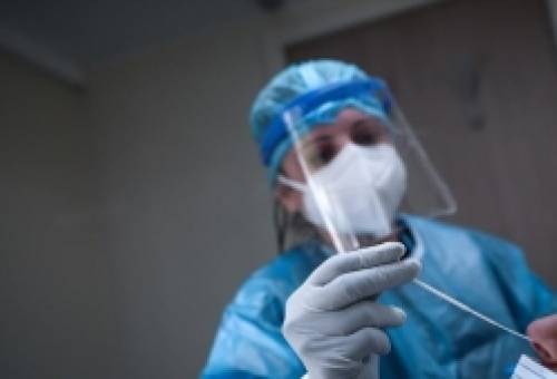 Αναμονή και προβλήματα με τα τεστ στους εργασιακούς χώρους