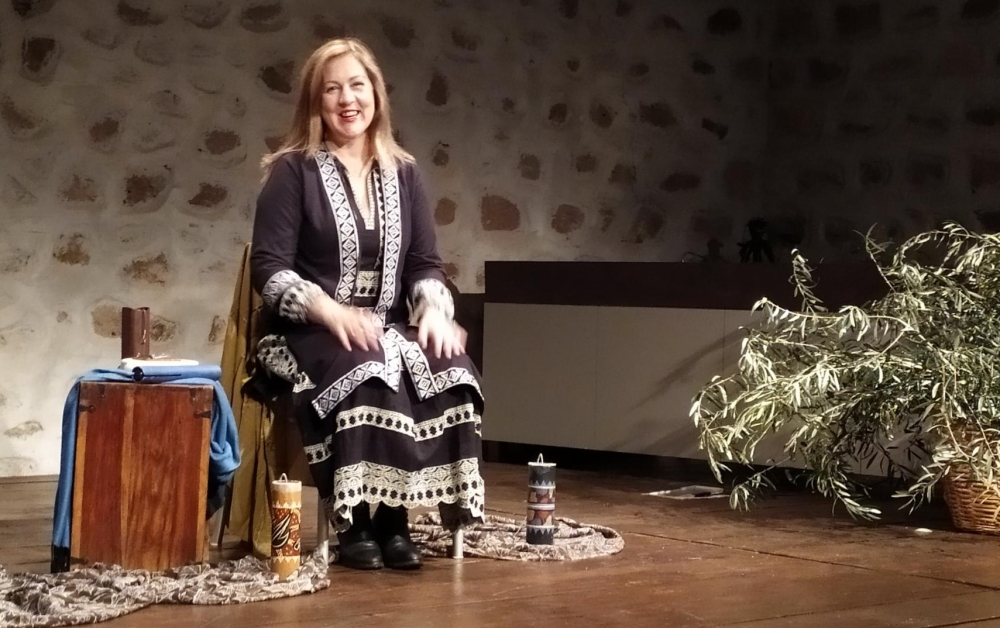 &laquo;&Pi;&alpha;&rho;&alpha;&mu;ύ&theta;&iota;&alpha; &pi;&omicron;&upsilon; &mu;&upsilon;&rho;ί&zeta;&omicron;&upsilon;&nu; &epsilon;&lambda;&iota;ά&raquo;: &Eta; &Sigma;ά&sigma;&alpha; &Beta;&omicron;ύ&lambda;&gamma;&alpha;&rho;&eta; &alpha;&phi;&eta;&gamma;&epsilon;ί&tau;&alpha;&iota; &sigma;&tau;&omicron; &Mu;&omicron;&upsilon;&sigma;&epsilon;ί&omicron; &Epsilon;&lambda;&iota;ά&sigmaf; &kappa;&alpha;&iota; &Lambda;&alpha;&delta;&iota;&omicron;ύ