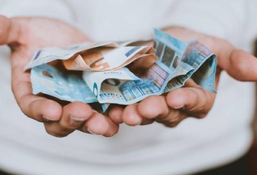 Στην τελική ευθεία οι ανακοινώσεις για τον κατώτατο μισθό