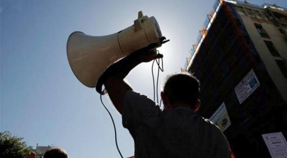 &Chi;&rho;&eta;&sigma;&tau;ά&kappa;&eta;&sigmaf;: &laquo;&Pi;&lambda;&eta;&nu; &Lambda;&alpha;&kappa;&epsilon;&delta;&alpha;&iota;&mu;&omicron;&nu;ί&omega;&nu; &kappa;&alpha;&theta;&eta;&gamma;&eta;&tau;ώ&nu;&hellip;&raquo;