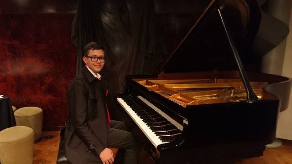 &Mu;&epsilon; &tau;&eta; &Sigma;&upsilon;&mu;&phi;&omega;&nu;&iota;&kappa;ή &Omicron;&rho;&chi;ή&sigma;&tau;&rho;&alpha; &Kappa;ύ&pi;&rho;&omicron;&upsilon; &omicron; 16&chi;&rho;&omicron;&nu;&omicron;&sigmaf; &Pi;. &Delta;&rho;&alpha;&kappa;ό&pi;&omicron;&upsilon;&lambda;&omicron;&sigmaf; &alpha;&pi;ό &tau;&eta; &Mu;&omicron;&nu;&epsilon;&mu;&beta;&alpha;&sigma;&iota;ά!