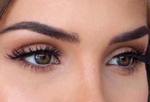 Το εύκολο trick για να τονίσετε το βλέμμα σας σαν να φοράτε mascara