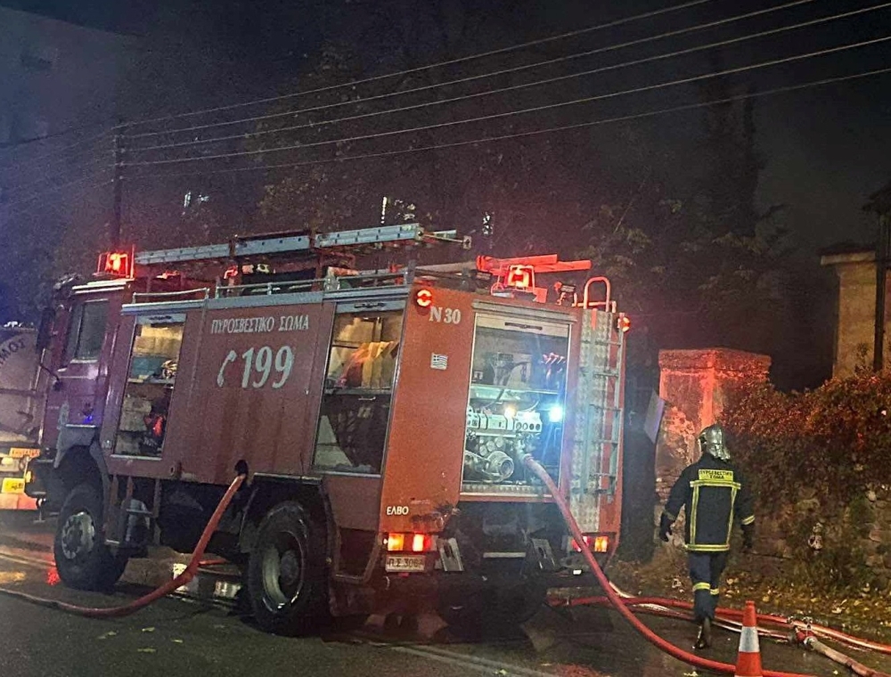 &Pi;&alpha;&rho;&rsquo; &omicron;&lambda;ί&gamma;&omicron;&nu; &tau;&rho;&alpha;&gamma;&omega;&delta;ί&alpha; &mu;&epsilon;&tau;ά &alpha;&pi;ό &phi;&omega;&tau;&iota;ά &sigma;&tau;&eta; &Nu;&epsilon;ά&pi;&omicron;&lambda;&eta; &Lambda;&alpha;&kappa;&omega;&nu;ί&alpha;&sigmaf;