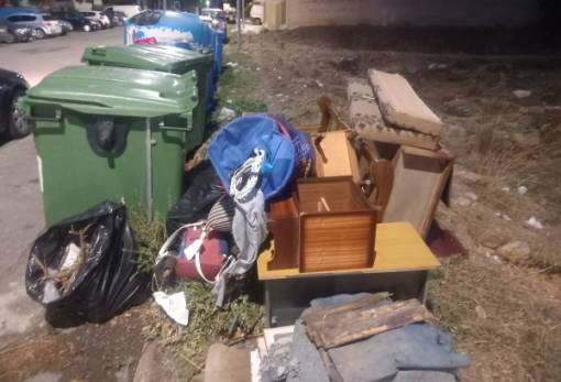 Όταν τα σκουπίδια «παρκάρουν» στην Πλατανιστά και το πρόστιμο δεν αργεί