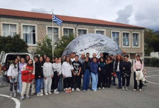 Το Φορητό Ψηφιακό Πλανητάριο προσγειώθηκε στο Δημοτικό Σχολείο Γερακίου