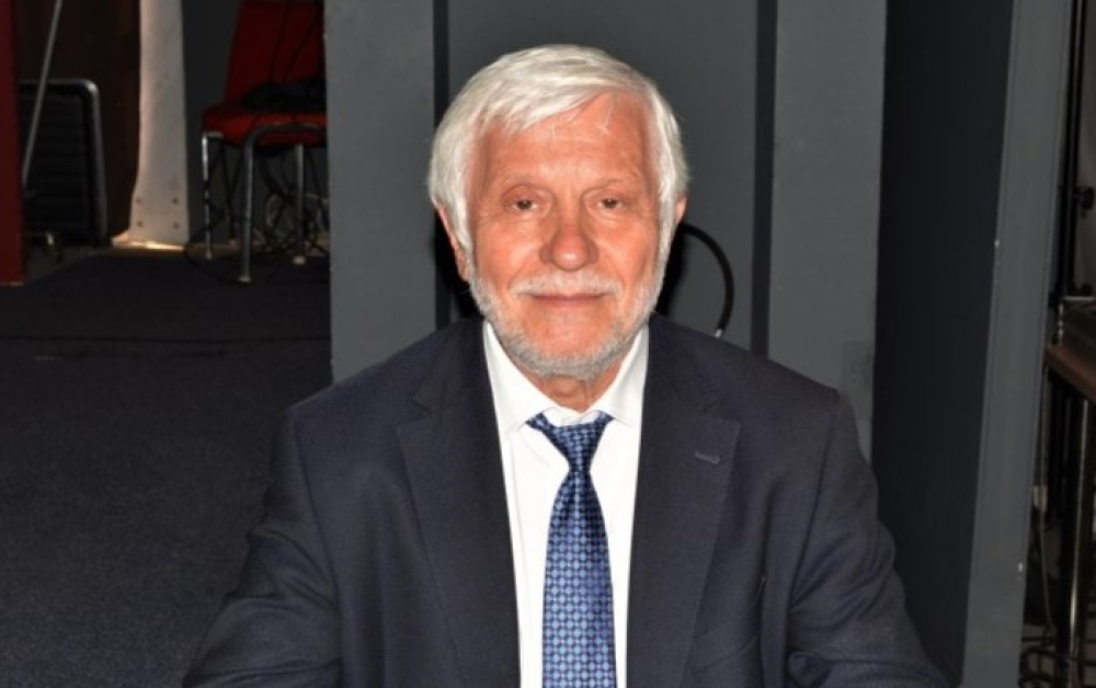 &Pi;. &Tau;&alpha;&tau;&omicron;ύ&lambda;&eta;&sigmaf; &gamma;&iota;&alpha; &nu;έ&omicron; &epsilon;&kappa;&lambda;&omicron;&gamma;&iota;&kappa;ό &nu;ό&mu;&omicron;: &laquo;&Alpha;&lambda;&lambda;&omicron;&iota;ώ&nu;&epsilon;&tau;&alpha;&iota; &eta; &lambda;&alpha;ϊ&kappa;ή &beta;&omicron;ύ&lambda;&eta;&sigma;&eta;&raquo;