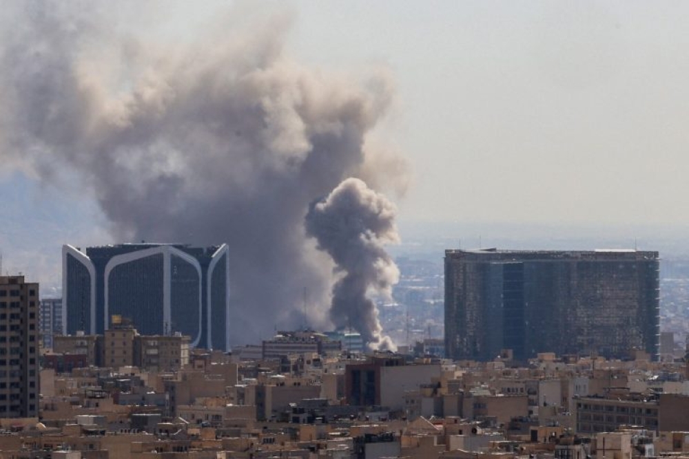 &Pi;ό&lambda;&epsilon;&mu;&omicron;&sigmaf; &sigma;&tau;&eta; &Mu;έ&sigma;&eta; &Alpha;&nu;&alpha;&tau;&omicron;&lambda;ή: &Kappa;&lambda;&iota;&mu;ά&kappa;&omega;&sigma;&eta; &tau;&omega;&nu; &epsilon;&pi;&iota;&chi;&epsilon;&iota;&rho;ή&sigma;&epsilon;&omega;&nu;, &pi;&iota;έ&sigma;&epsilon;&iota;&sigmaf; &sigma;&tau;&iota;&sigmaf; &alpha;&gamma;&omicron;&rho;έ&sigmaf; &kappa;&alpha;&iota; &alpha;&nu;&omicron;&iota;&chi;&tau;ό &pi;&alpha;&rho;ά&theta;&upsilon;&rho;&omicron; &delta;&iota;&alpha;&lambda;ό&gamma;&omicron;&upsilon;