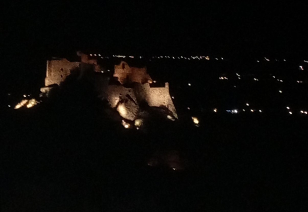 &Tau;&omicron; &phi;&omega;&sigmaf; &epsilon;&pi;&iota;&sigma;&tau;&rho;έ&phi;&epsilon;&iota; &sigma;&tau;&omicron; &Kappa;ά&sigma;&tau;&rho;&omicron; &tau;&omega;&nu; &Beta;&alpha;&tau;ί&kappa;&omega;&nu;