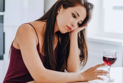 Η συνήθεια που απειλεί την καρδιά των γυναικών