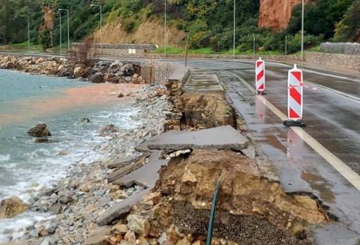 Κατέρρευσε το παραλιακό μέτωπο στη Σελινίτσα Γυθείου