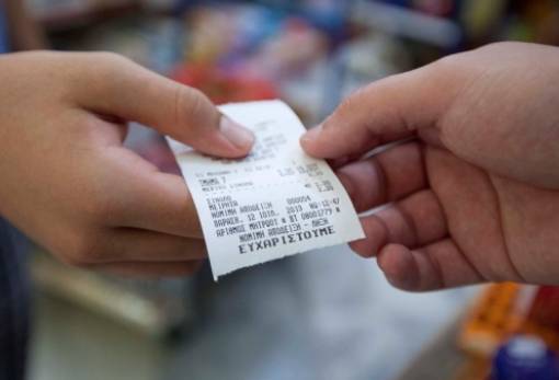 ΑΑΔΕ: Μπαράζ ελέγχων και διασταυρώσεων για διασύνδεση των ταμειακών μηχανών με τα POS