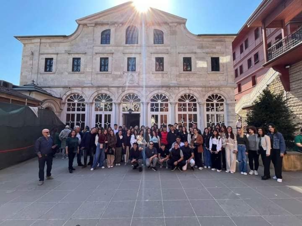 &Mu;&alpha;&theta;&eta;&tau;έ&sigmaf; &tau;&eta;&sigmaf; &Lambda;&alpha;&kappa;&omega;&nu;ί&alpha;&sigmaf; &tau;&alpha;&xi;ί&delta;&epsilon;&psi;&alpha;&nu; &sigma;&tau;&eta;&nu; &Kappa;&omega;&nu;&sigma;&tau;&alpha;&nu;&tau;&iota;&nu;&omicron;ύ&pi;&omicron;&lambda;&eta;