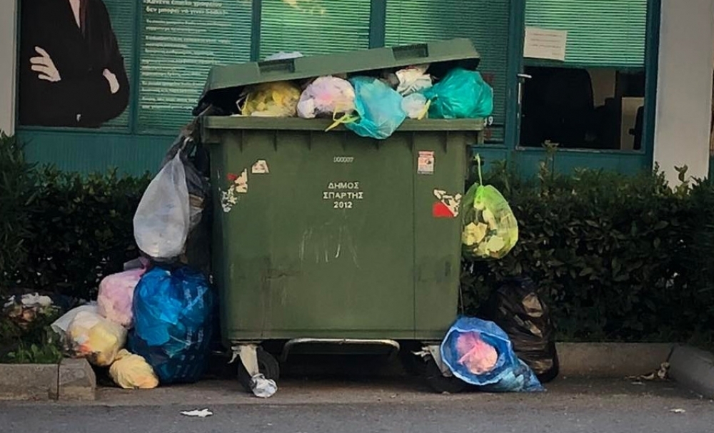 &laquo;&Mu;&pi;&lambda;ό&kappa;&omicron;&raquo; &sigma;&tau;&eta;&nu; &Pi;&alpha;&lambda;&alpha;&iota;ό&chi;&omicron;&upsilon;&nu;&eta; &epsilon;&nu;ώ &eta; &Sigma;&pi;ά&rho;&tau;&eta; &pi;&nu;ί&gamma;&epsilon;&tau;&alpha;&iota; &sigma;&tau;&alpha; &sigma;&kappa;&omicron;&upsilon;&pi;ί&delta;&iota;&alpha;