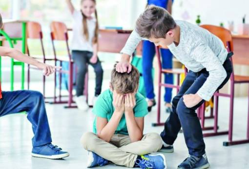 Ενδοσχολική βία: Αυστηρότερες «ποινές» και ευθύνες στους γονείς