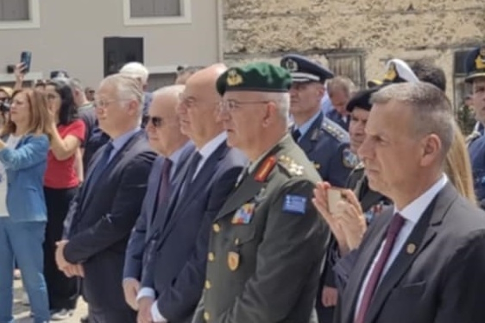 &laquo;Έ&nu;&alpha; &pi;&alpha;&lambda;&iota;&kappa;ά&rho;&iota; &kappa;&lambda;&alpha;ί&epsilon;&iota;, &sigma;&tau;&eta;&nu; &Alpha;&gamma;&iota;ά-&Sigma;&omicron;&phi;&iota;ά&hellip;&raquo;: &Delta;ά&kappa;&rho;&upsilon;&sigma;&epsilon; &kappa;&alpha;&iota; &omicron; &Sigma;&tau;&rho;&alpha;&tau;&eta;&gamma;ό&sigmaf; &sigma;&tau;&omicron;&nu; &Mu;&upsilon;&sigma;&tau;&rho;ά&hellip;