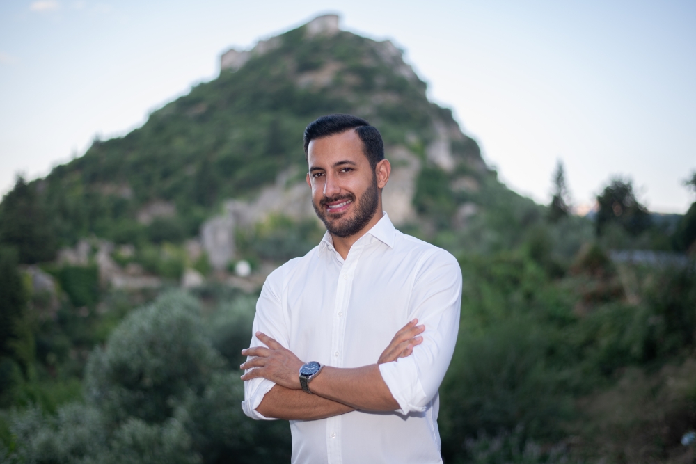 &Mu;&epsilon; ό&nu;&epsilon;&iota;&rho;&alpha; &kappa;&alpha;&iota; &phi;&iota;&lambda;&omicron;&delta;&omicron;&xi;ί&epsilon;&sigmaf; &omicron; &Gamma;. &Kappa;&upsilon;&rho;&iota;&alpha;&kappa;&omicron;ύ&lambda;&iota;&alpha;&sigmaf; &sigma;&tau;&omicron; &pi;&lambda;&epsilon;&upsilon;&rho;ό &Pi;&tau;&omega;&chi;&omicron;ύ