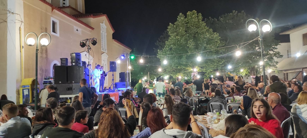 &Xi;&epsilon;&sigma;ή&kappa;&omega;&sigma;&epsilon; &tau;&omicron;&nu; &Kappa;&epsilon;&phi;&alpha;&lambda;ά &eta; &Gamma;&omega;&gamma;ώ &Tau;&sigma;&alpha;&mu;&pi;ά