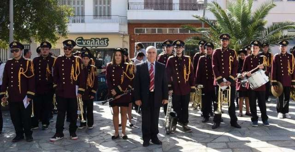 &Zeta;&omega;ή &gamma;&epsilon;&mu;ά&tau;&eta; &mu;&epsilon;&lambda;&omega;&delta;ί&epsilon;&sigmaf;: &Omicron; &Kappa;ώ&sigma;&tau;&alpha;&sigmaf; &Kappa;&epsilon;&kappa;έ&rho;&eta;&sigmaf; &alpha;&pi;&omicron;&chi;&alpha;&iota;&rho;&epsilon;&tau;ά &tau;&eta; &Phi;&iota;&lambda;&alpha;&rho;&mu;&omicron;&nu;&iota;&kappa;ή &Mu;&omicron;&lambda;ά&omega;&nu; &mu;&epsilon;&tau;ά &alpha;&pi;ό 41 &chi;&rho;ό&nu;&iota;&alpha;