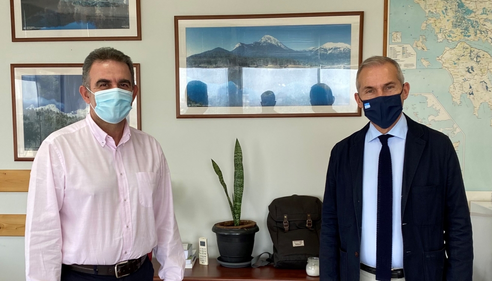 &Sigma;&tau;&omicron;&nu; &Gamma;&epsilon;&nu;&iota;&kappa;ό &Delta;&iota;&epsilon;&upsilon;&theta;&upsilon;&nu;&tau;ή &Delta;&alpha;&sigma;ώ&nu; &omicron; &Theta;&alpha;&nu;ά&sigma;&eta;&sigmaf; &Delta;&alpha;&beta;ά&kappa;&eta;&sigmaf;