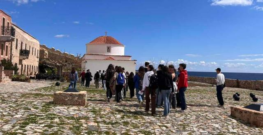 &Mu;&alpha;&theta;&eta;&tau;έ&sigmaf; &alpha;&pi;ό &tau;&omicron; &Mu;&iota;&lambda;ά&nu;&omicron; &kappa;&alpha;&iota; &tau;&eta; &Mu;&omicron;&nu;&epsilon;&mu;&beta;&alpha;&sigma;&iota;ά &alpha;&nu;&tau;ά&lambda;&lambda;&alpha;&xi;&alpha;&nu; &beta;&iota;&omega;&mu;&alpha;&tau;&iota;&kappa;έ&sigmaf; &epsilon;&mu;&pi;&epsilon;&iota;&rho;ί&epsilon;&sigmaf;