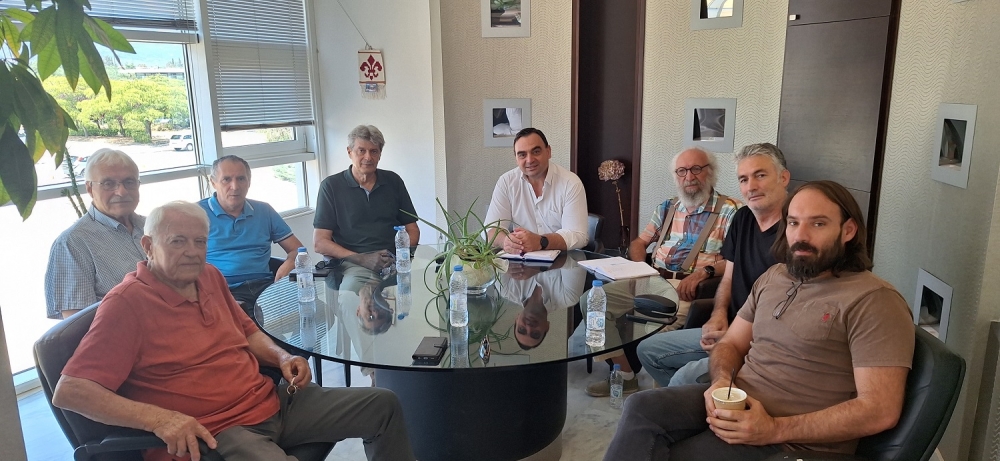 &Sigma;&tau;&omicron;&nu; &Beta;&epsilon;&rho;&omicron;ύ&tau;&eta; &tau;&alpha; &mu;έ&lambda;&eta; &tau;&eta;&sigmaf; Έ&nu;&omega;&sigma;&eta;&sigmaf; &pi;&rho;ώ&eta;&nu; &alpha;&upsilon;&tau;&omicron;&delta;&iota;&omicron;&iota;&kappa;&eta;&tau;&iota;&kappa;ώ&nu; &Delta;. &Sigma;&pi;ά&rho;&tau;&eta;&sigmaf;