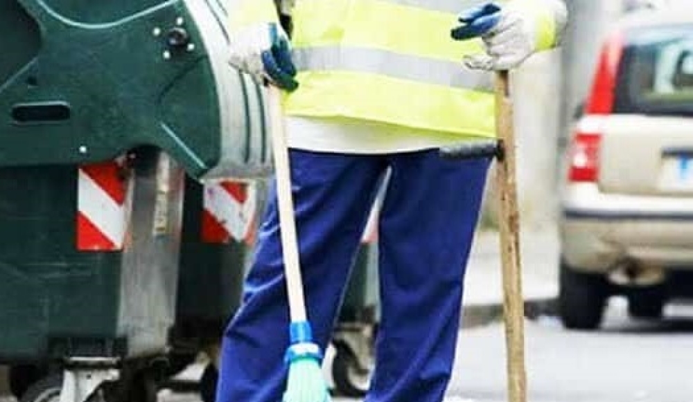 &Epsilon;ί&kappa;&omicron;&sigma;&iota; &epsilon;&rho;&gamma;ά&tau;&epsilon;&sigmaf; &pi;&rho;&omicron;&sigma;&lambda;&alpha;&mu;&beta;ά&nu;&epsilon;&iota; &gamma;&iota;&alpha; &tau;&omicron;&nu; &Alpha;&pi;&rho;ί&lambda;&iota;&omicron; &omicron; &Delta;. &Sigma;&pi;ά&rho;&tau;&eta;&sigmaf;