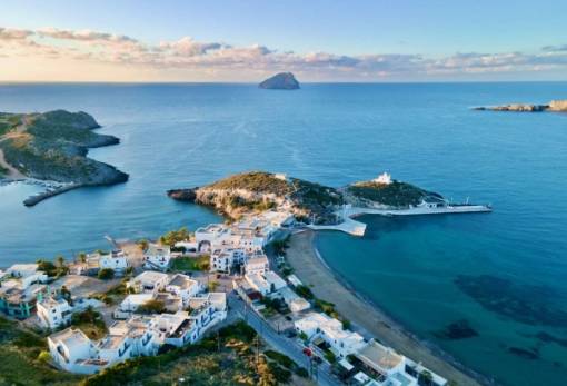 Κύθηρα: 7 λόγοι για να βάλεις το νησί στα καλοκαιρινά σου σχέδια