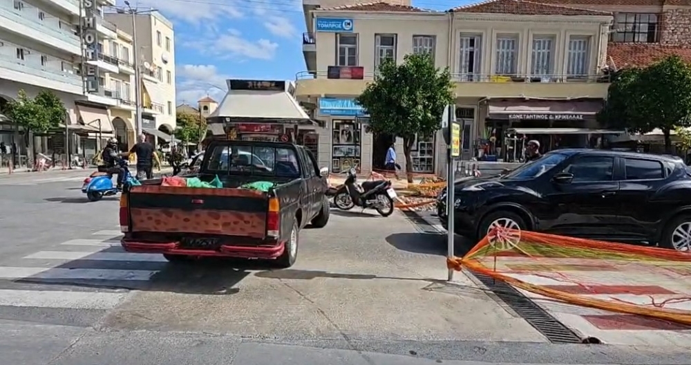 &Epsilon;&kappa;&epsilon;ί &tau;&omicron;&nu; &beta;ό&lambda;&epsilon;&psi;&epsilon;!