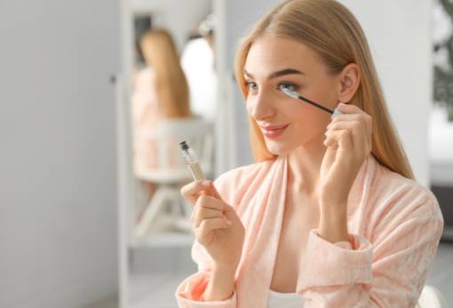 Πως να αποκτήσεις δυνατές βλεφαρίδες με καστορέλαιο