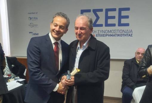 Βραβεύτηκε για την προσφορά του στο εμπόριο από την ΕΣΕΕ ο Π. Φλώρος